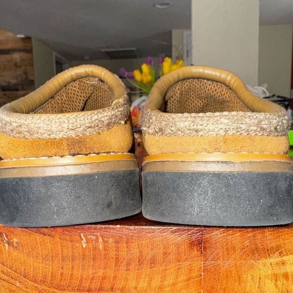 Brown Suede slipon slippers-outdoor sole sz 6 - Picture 4 of 9